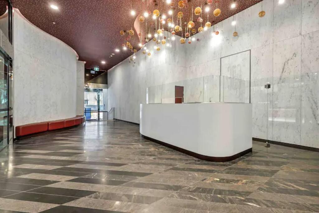 Comfy 2 Bed Apartment In The Heart Of Melbourne Exterior photo