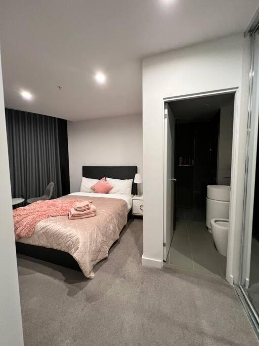 Comfy 2 Bed Apartment In The Heart Of Melbourne Exterior photo